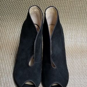 Adrienne Vittadini peep toe shootie -suede